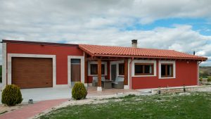 Imagen de la casa prefabricada en la Ribera del Duero de Paco y Ana