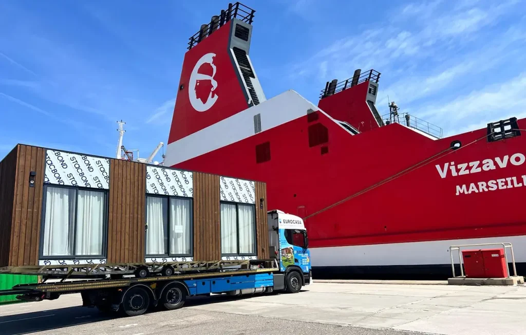 Casas modulares para campings de Eurocasa embarcan hacia Córcega