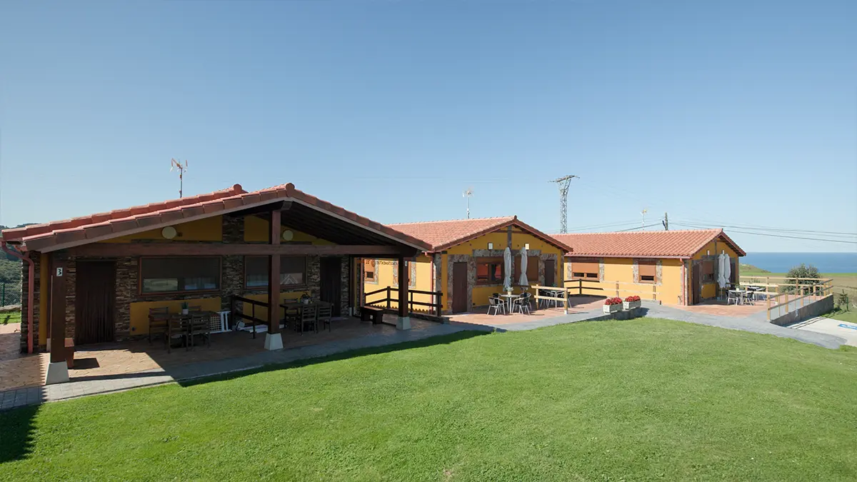 Apartamentos "El Prau": una casa rural prefabricada del Grupo Eurocasa