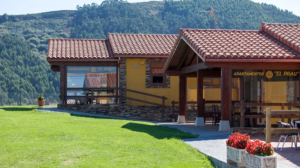 Apartamentos "El Prau": una casa rural prefabricada del Grupo Eurocasa