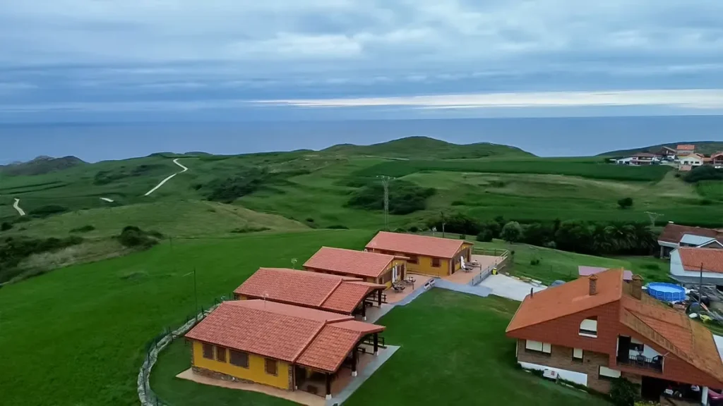 Apartamentos "El Prau": una casa rural prefabricada del Grupo Eurocasa